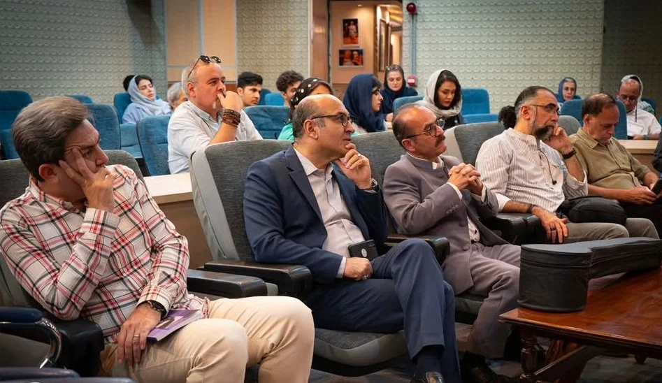 از مشروطه تاکنون شاعری تأثیرگذارتر از «محمدعلی بهمنی» نداشته‌ایم